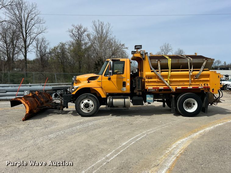 image for item FC5272 2010 International 7400  dump truck