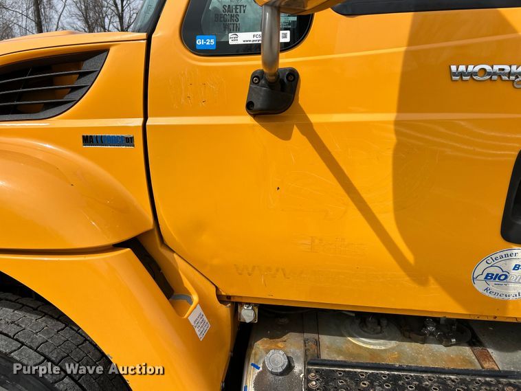 image for item FC5272 2010 International 7400  dump truck