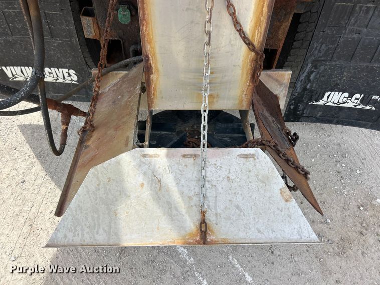 image for item FC5272 2010 International 7400  dump truck