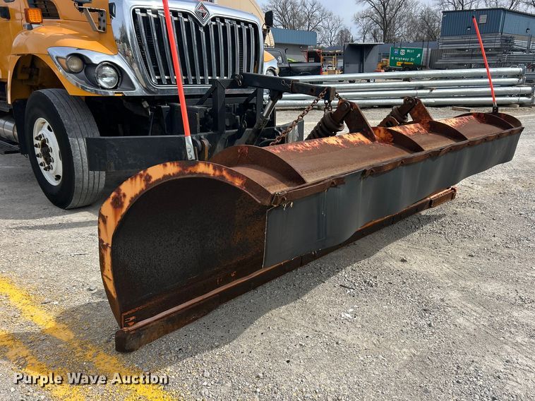 image for item FC5272 2010 International 7400  dump truck