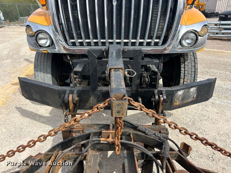 image for item FC5272 2010 International 7400  dump truck