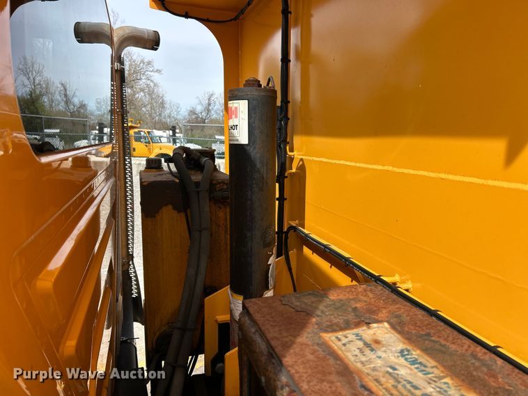 image for item FC5272 2010 International 7400  dump truck