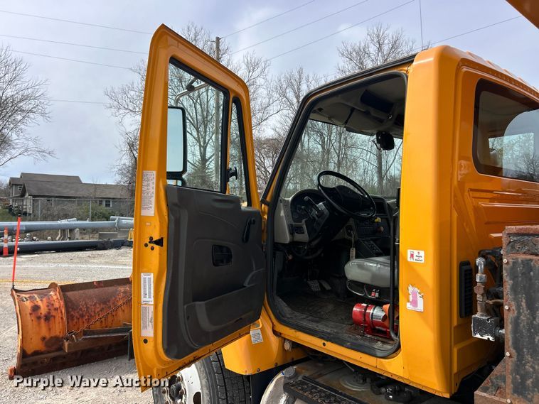 image for item FC5272 2010 International 7400  dump truck