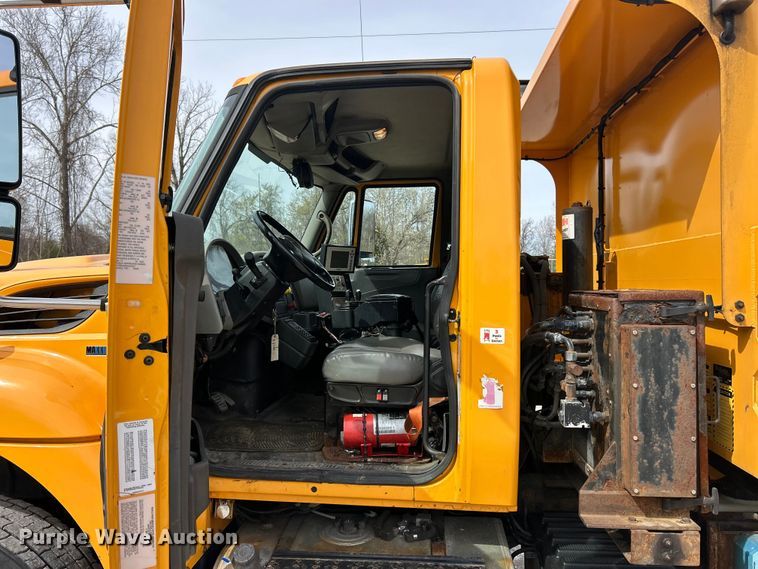 image for item FC5272 2010 International 7400  dump truck