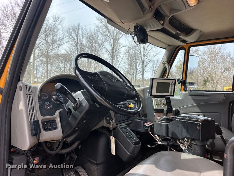 image for item FC5272 2010 International 7400  dump truck