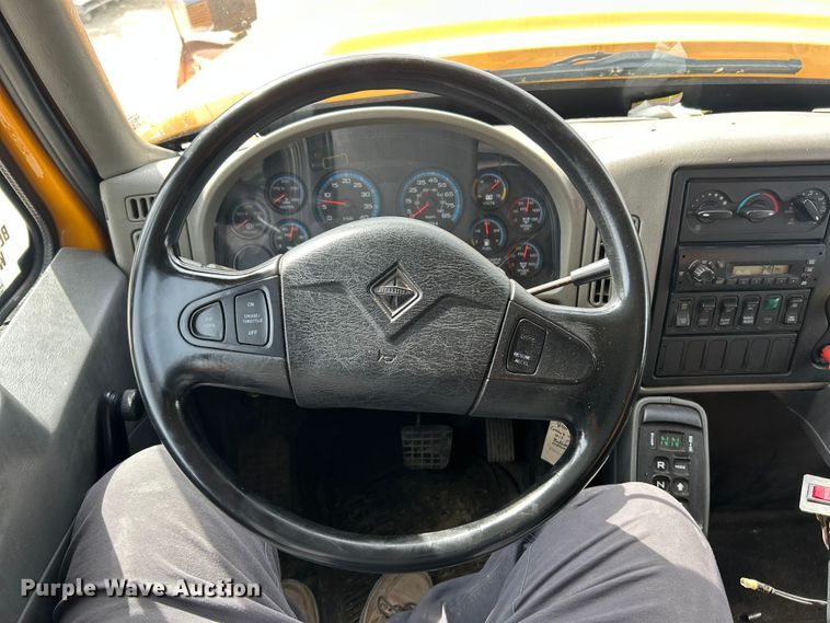 image for item FC5272 2010 International 7400  dump truck