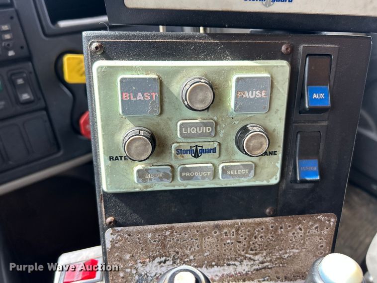 image for item FC5272 2010 International 7400  dump truck