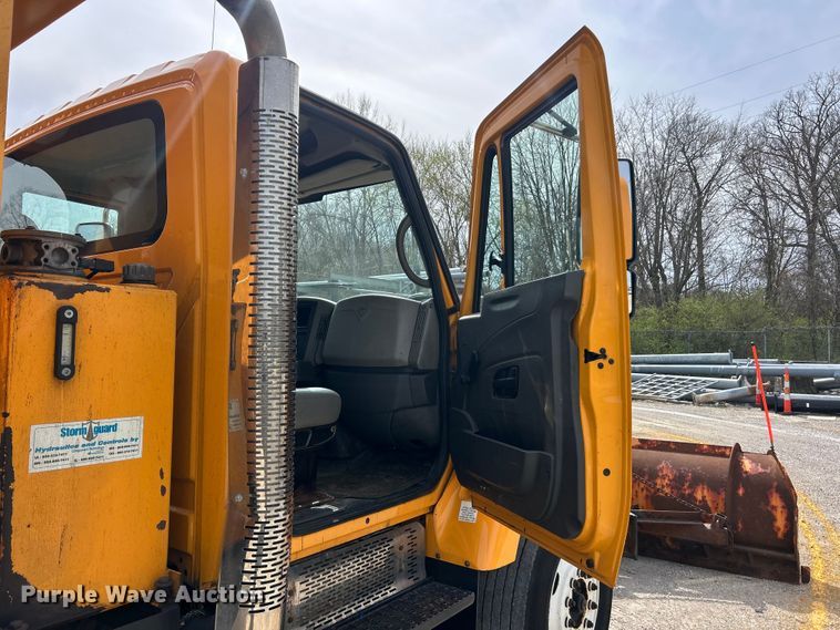 image for item FC5272 2010 International 7400  dump truck