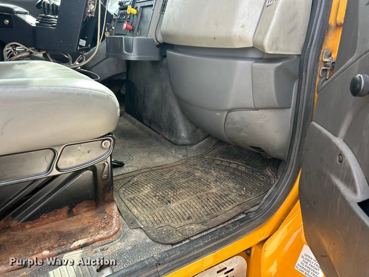 image for item FC5272 2010 International 7400  dump truck