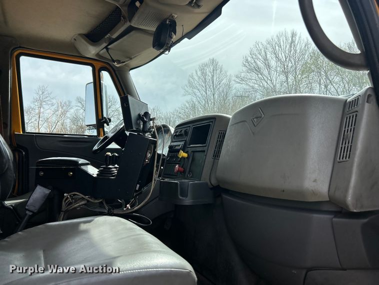 image for item FC5272 2010 International 7400  dump truck