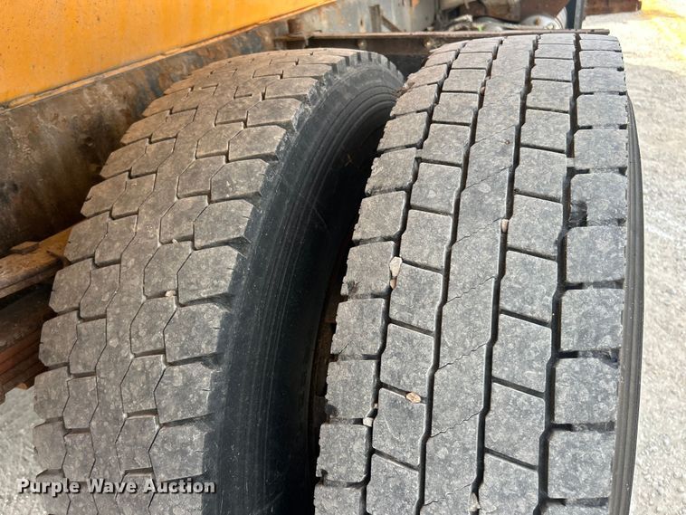 image for item FC5272 2010 International 7400  dump truck