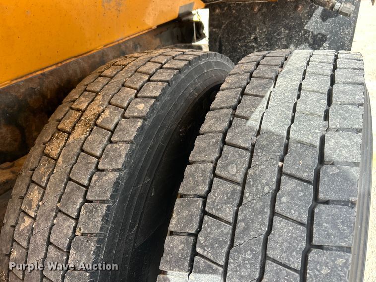 image for item FC5272 2010 International 7400  dump truck