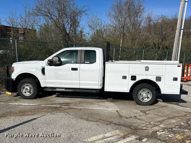 image for item FC5273 2020 Ford F350 Super Duty Ext. Cab utility bed pickup truck