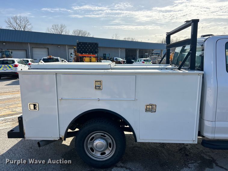 image for item FC5273 2020 Ford F350 Super Duty Ext. Cab utility bed pickup truck