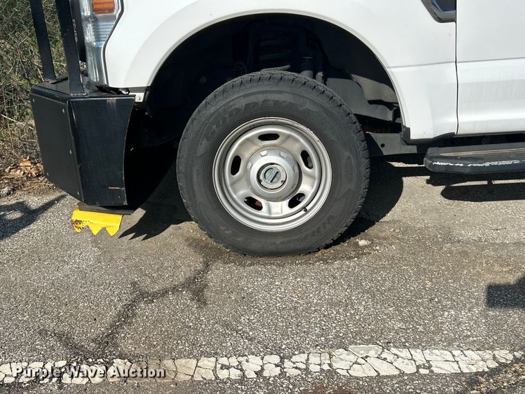 image for item FC5273 2020 Ford F350 Super Duty Ext. Cab utility bed pickup truck