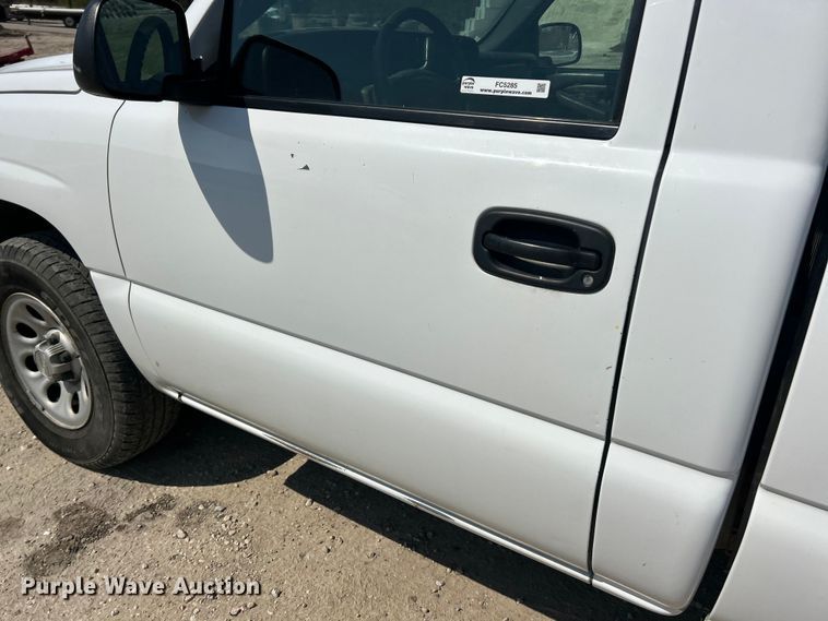 image for item FC5285 2006 Chevrolet Silverado 1500 pickup truck