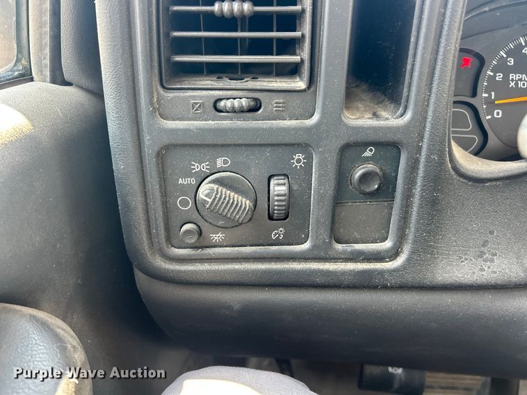 image for item FC5285 2006 Chevrolet Silverado 1500 pickup truck