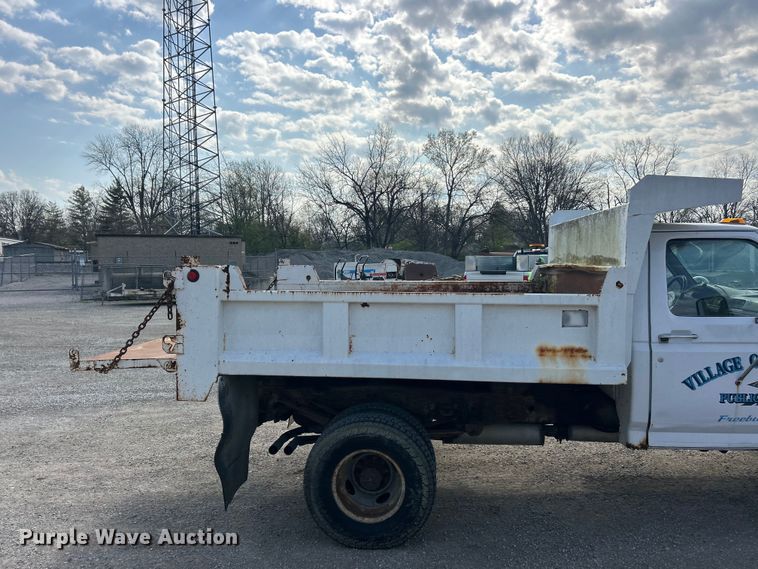 image for item FC5301 1996 Ford F450 dump truck