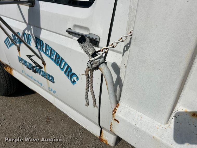 image for item FC5301 1996 Ford F450 dump truck