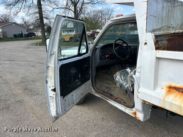 image for item FC5301 1996 Ford F450 dump truck