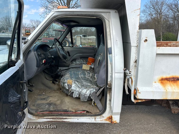 image for item FC5301 1996 Ford F450 dump truck