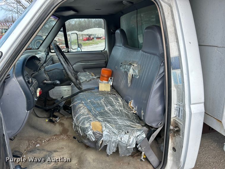 image for item FC5301 1996 Ford F450 dump truck