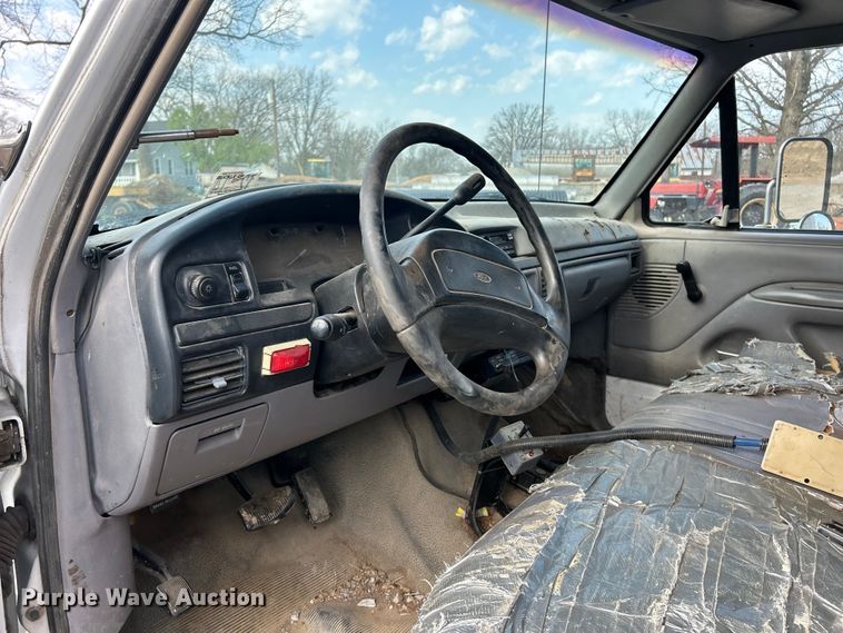 image for item FC5301 1996 Ford F450 dump truck