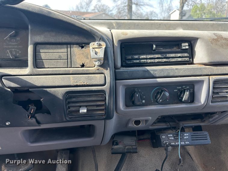 image for item FC5301 1996 Ford F450 dump truck