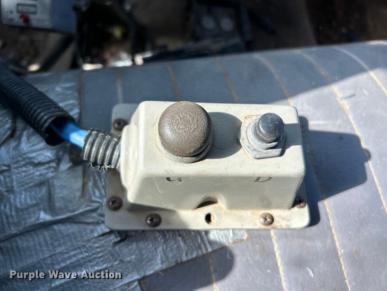 image for item FC5301 1996 Ford F450 dump truck