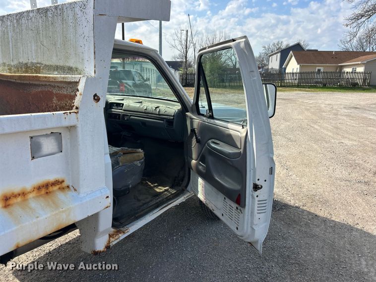 image for item FC5301 1996 Ford F450 dump truck