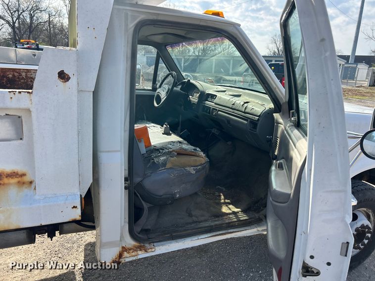 image for item FC5301 1996 Ford F450 dump truck