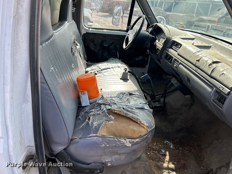 image for item FC5301 1996 Ford F450 dump truck