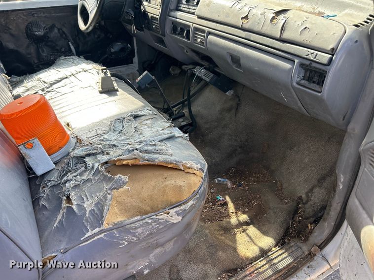 image for item FC5301 1996 Ford F450 dump truck