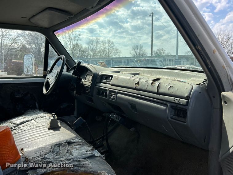 image for item FC5301 1996 Ford F450 dump truck