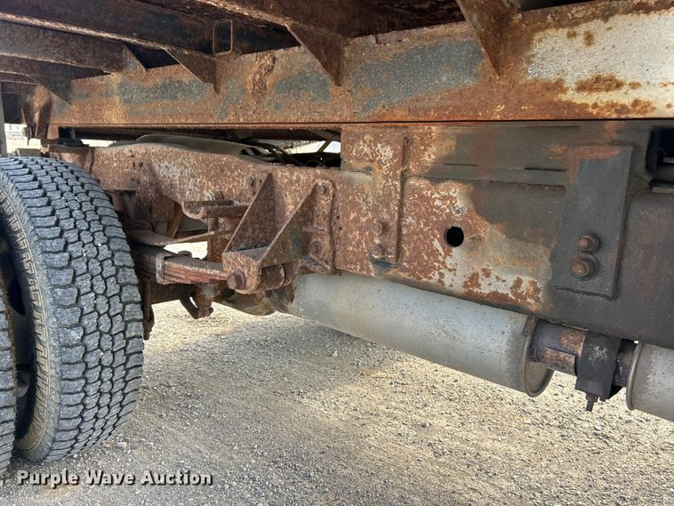 image for item FC5301 1996 Ford F450 dump truck