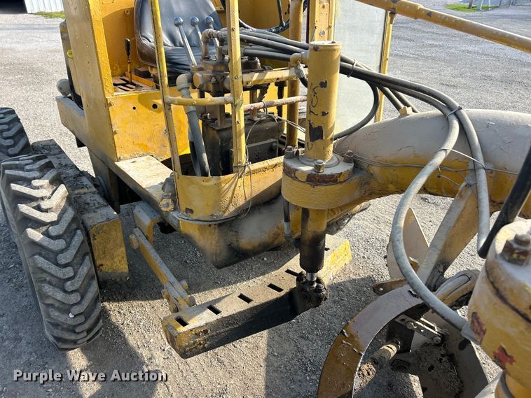 image for item FC5305 Allis-Chalmers rigid frame motor grader
