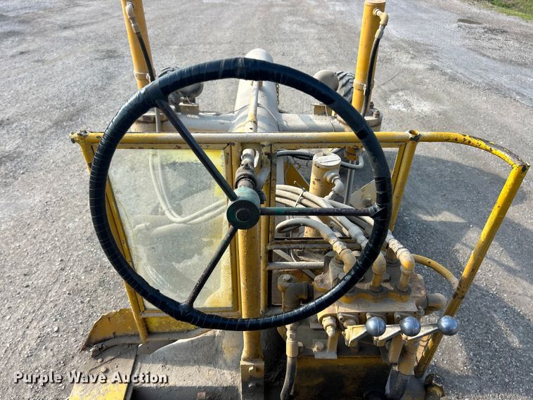 image for item FC5305 Allis-Chalmers rigid frame motor grader