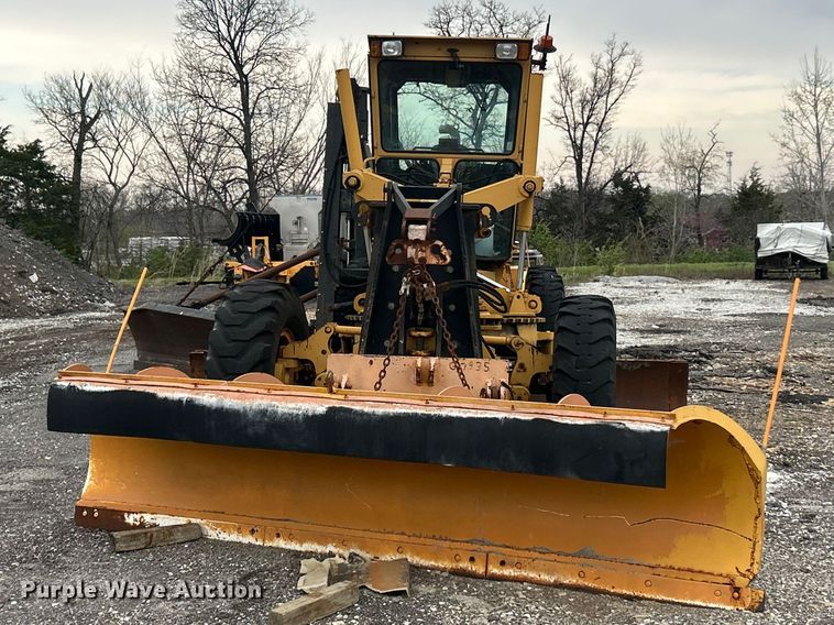 image for item FC5316 1995 Champion 720A motor grader