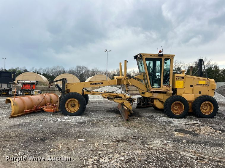 image for item FC5316 1995 Champion 720A motor grader