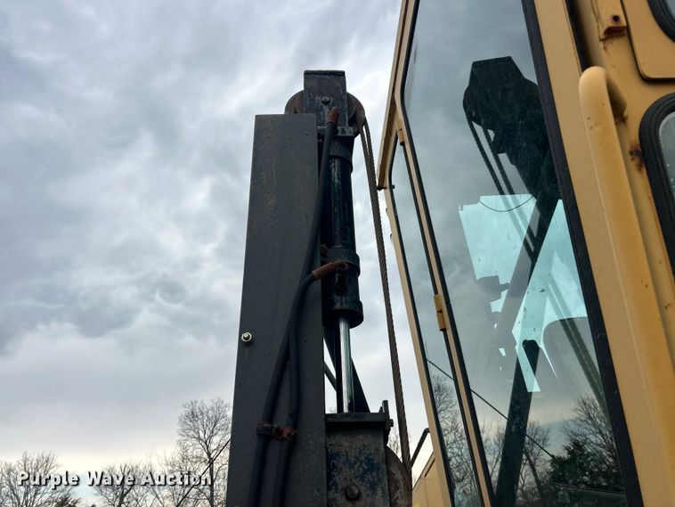 image for item FC5316 1995 Champion 720A motor grader