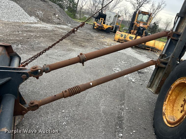 image for item FC5316 1995 Champion 720A motor grader