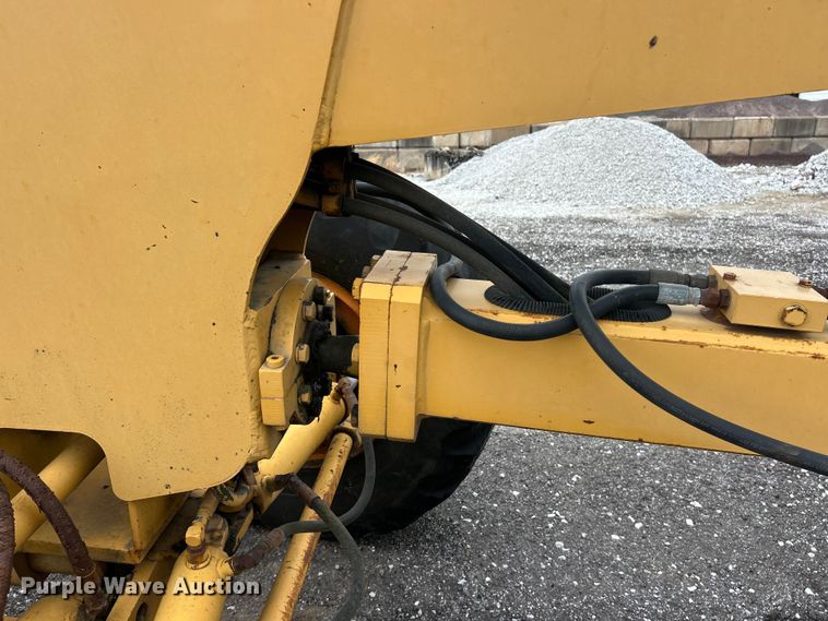 image for item FC5316 1995 Champion 720A motor grader