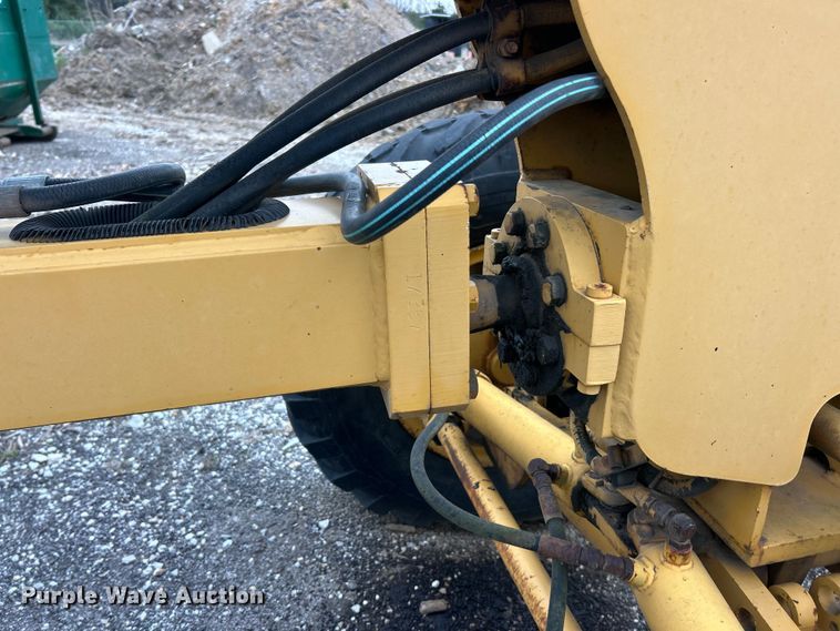 image for item FC5316 1995 Champion 720A motor grader