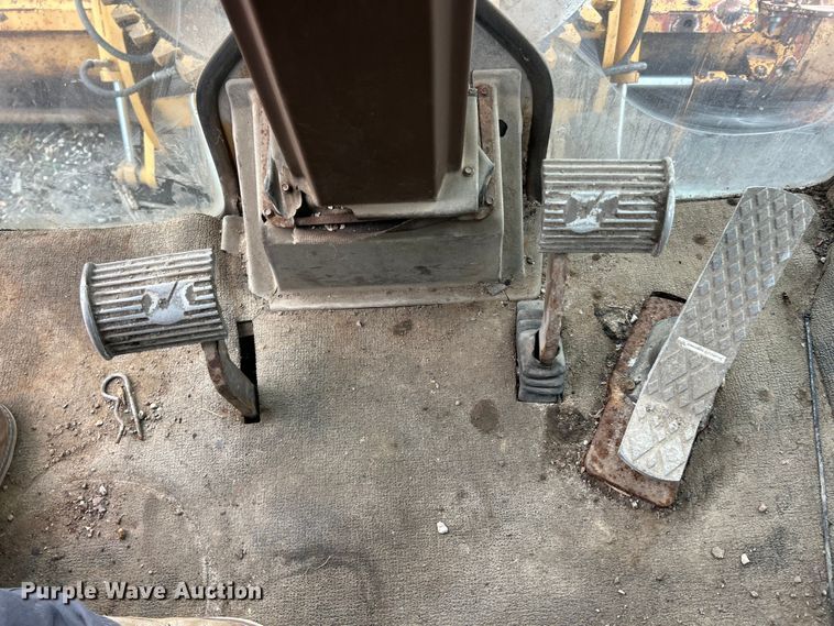 image for item FC5316 1995 Champion 720A motor grader