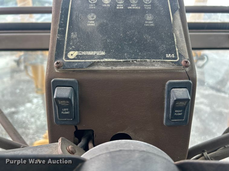 image for item FC5316 1995 Champion 720A motor grader