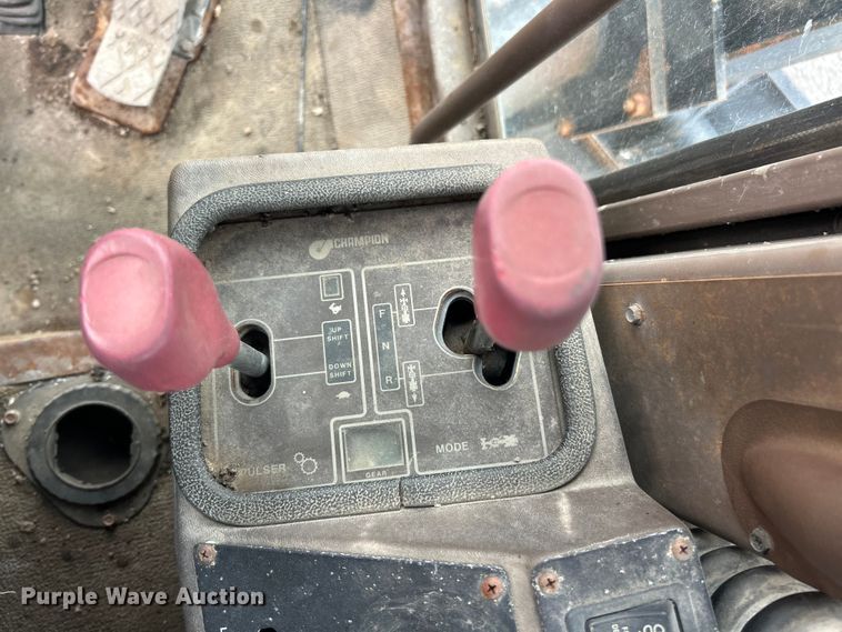 image for item FC5316 1995 Champion 720A motor grader