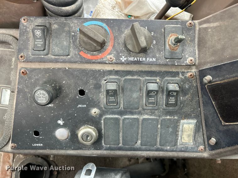 image for item FC5316 1995 Champion 720A motor grader