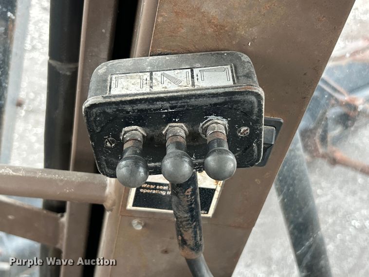 image for item FC5316 1995 Champion 720A motor grader