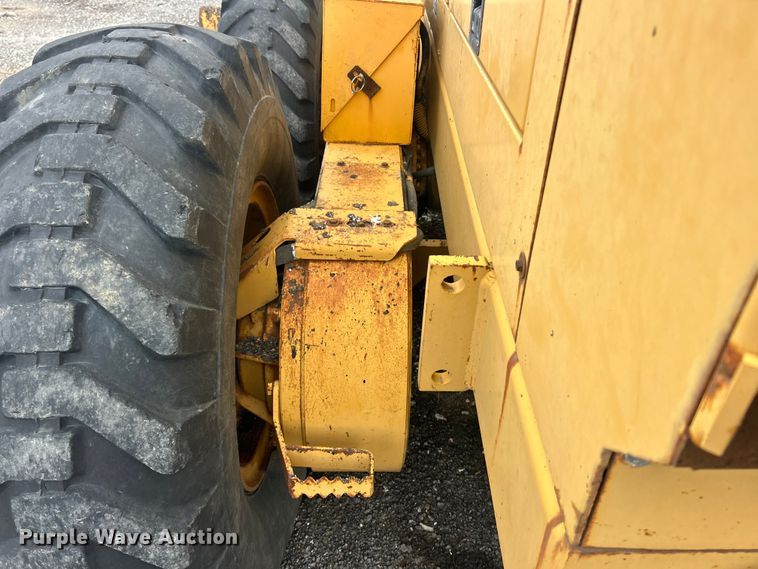 image for item FC5316 1995 Champion 720A motor grader