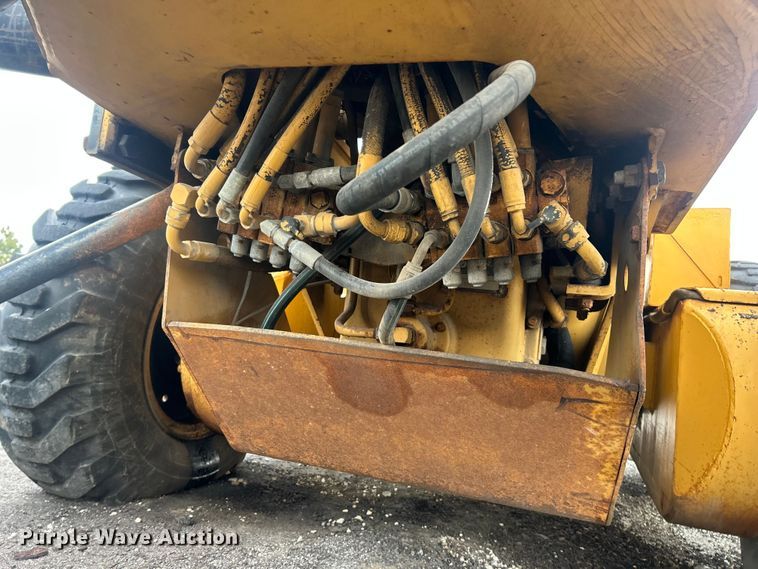 image for item FC5316 1995 Champion 720A motor grader